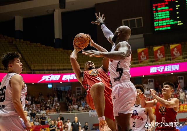 NG体育关于Ming回归赛场，精彩发挥首场状态亮眼，快船观众沸腾！的信息